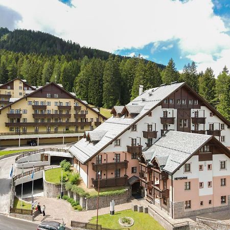Nevesole Folgarida Resort Aparthotel Bagian luar foto
