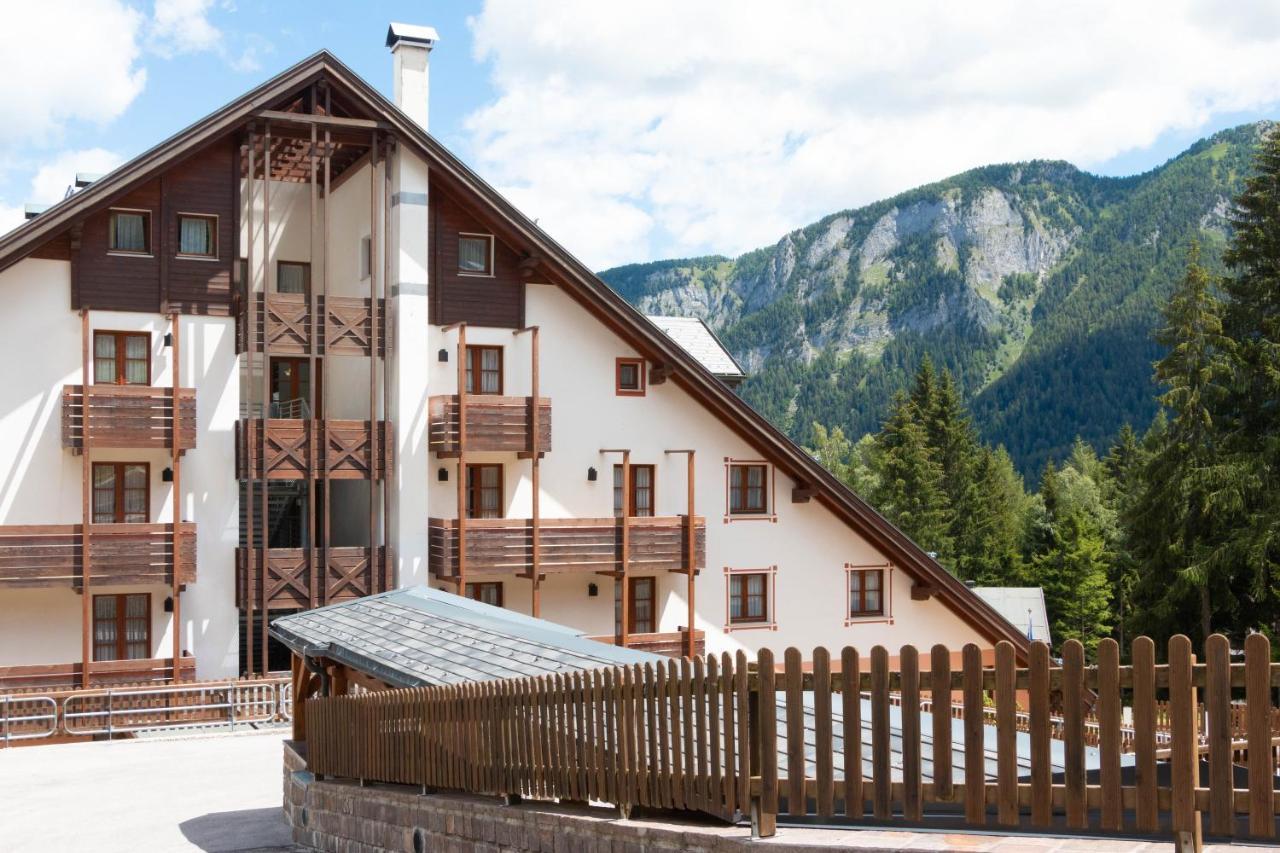 Nevesole Folgarida Resort Aparthotel Bagian luar foto
