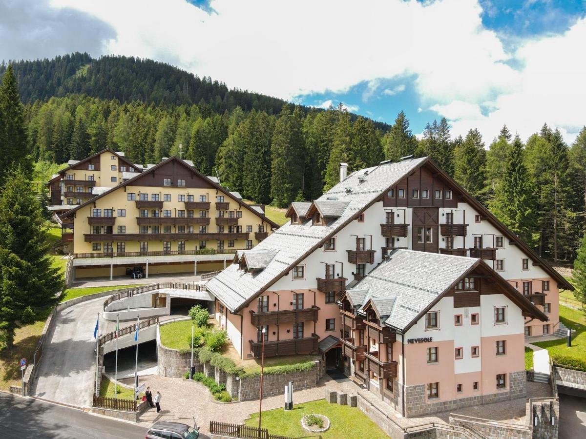 Nevesole Folgarida Resort Aparthotel Bagian luar foto