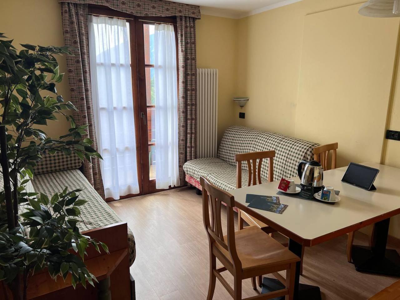 Nevesole Folgarida Resort Aparthotel Bagian luar foto