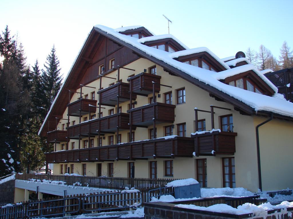 Nevesole Folgarida Resort Aparthotel Bagian luar foto