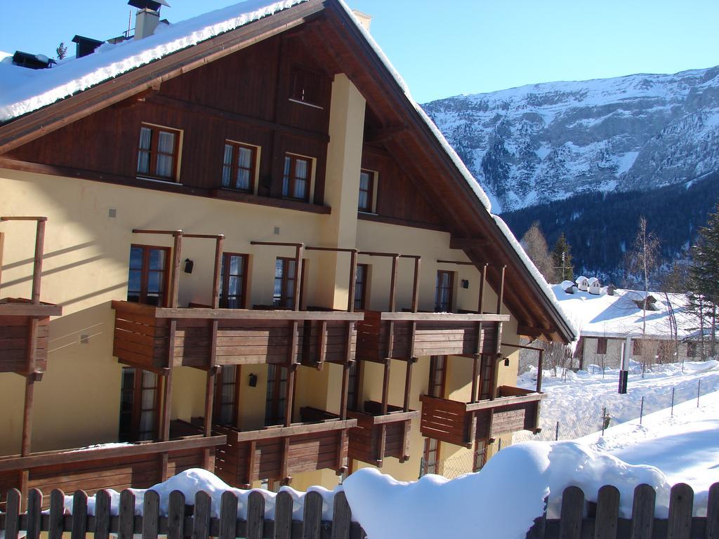 Nevesole Folgarida Resort Aparthotel Bagian luar foto