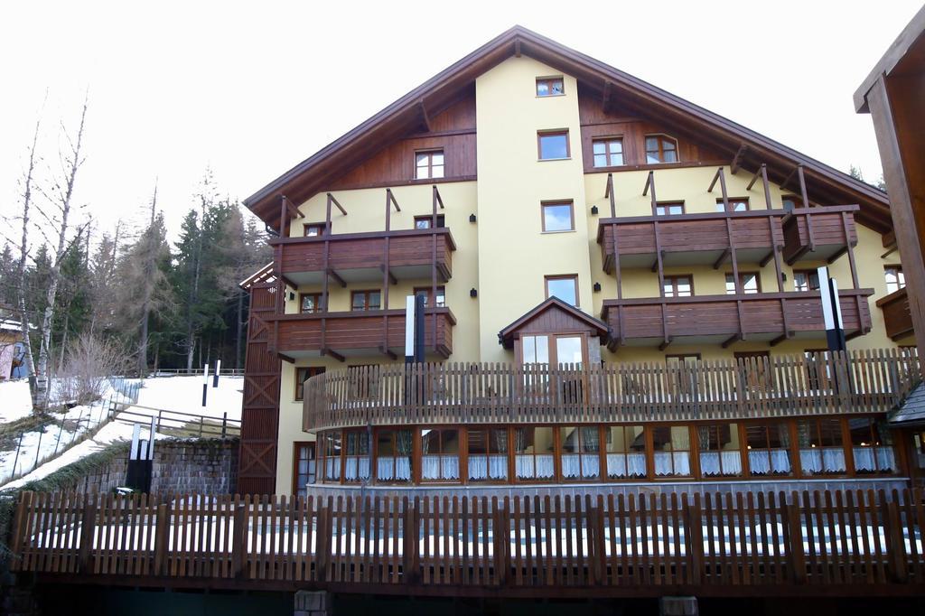 Nevesole Folgarida Resort Aparthotel Bagian luar foto