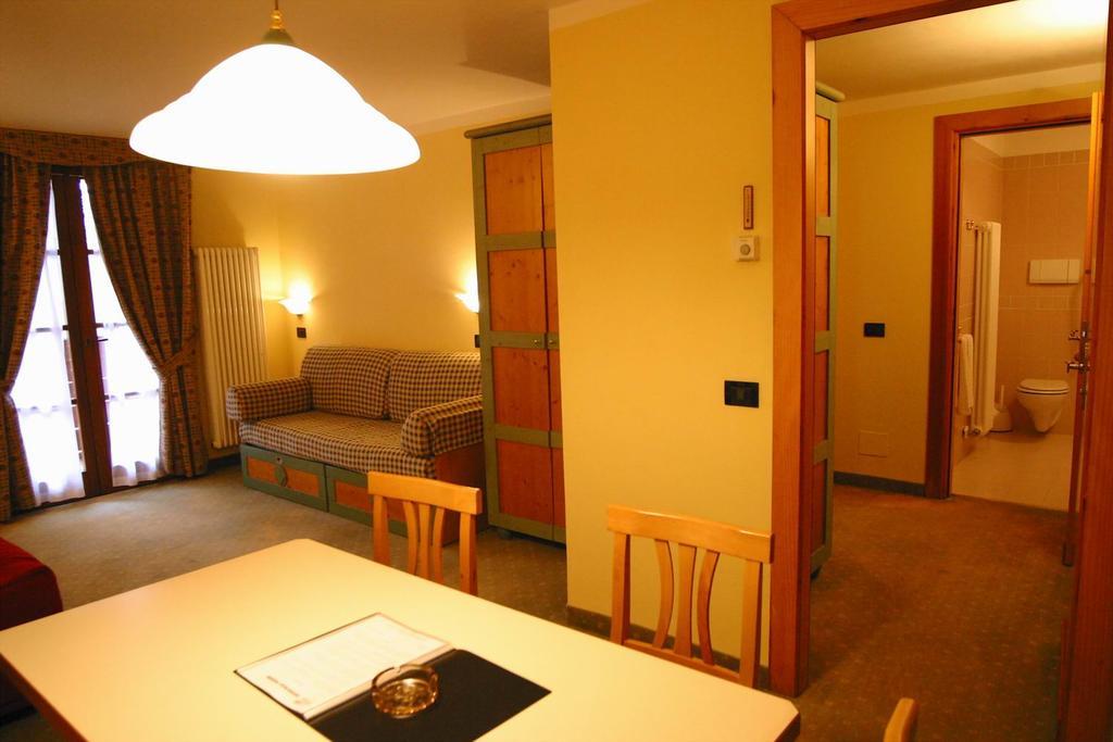 Nevesole Folgarida Resort Aparthotel Ruang foto