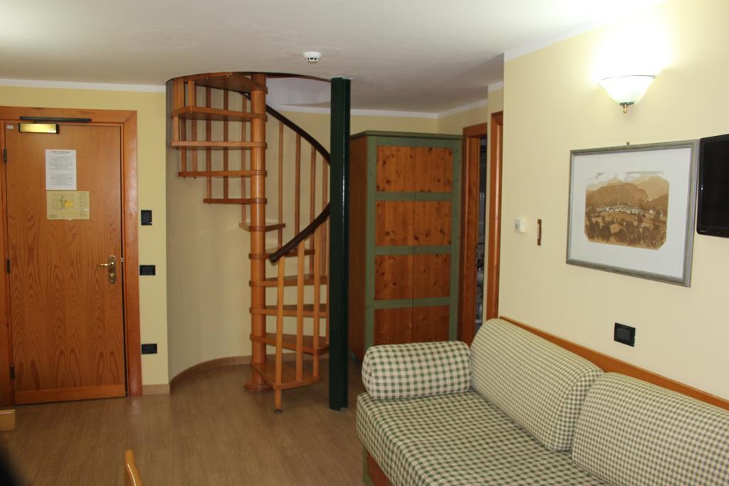Nevesole Folgarida Resort Aparthotel Bagian luar foto