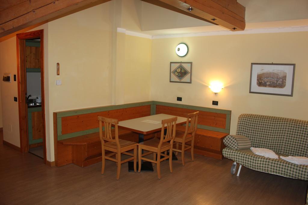 Nevesole Folgarida Resort Aparthotel Bagian luar foto