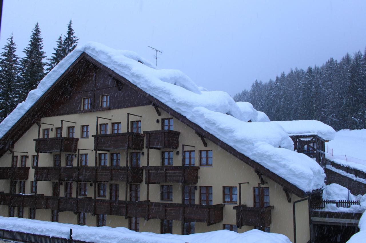 Nevesole Folgarida Resort Aparthotel Bagian luar foto
