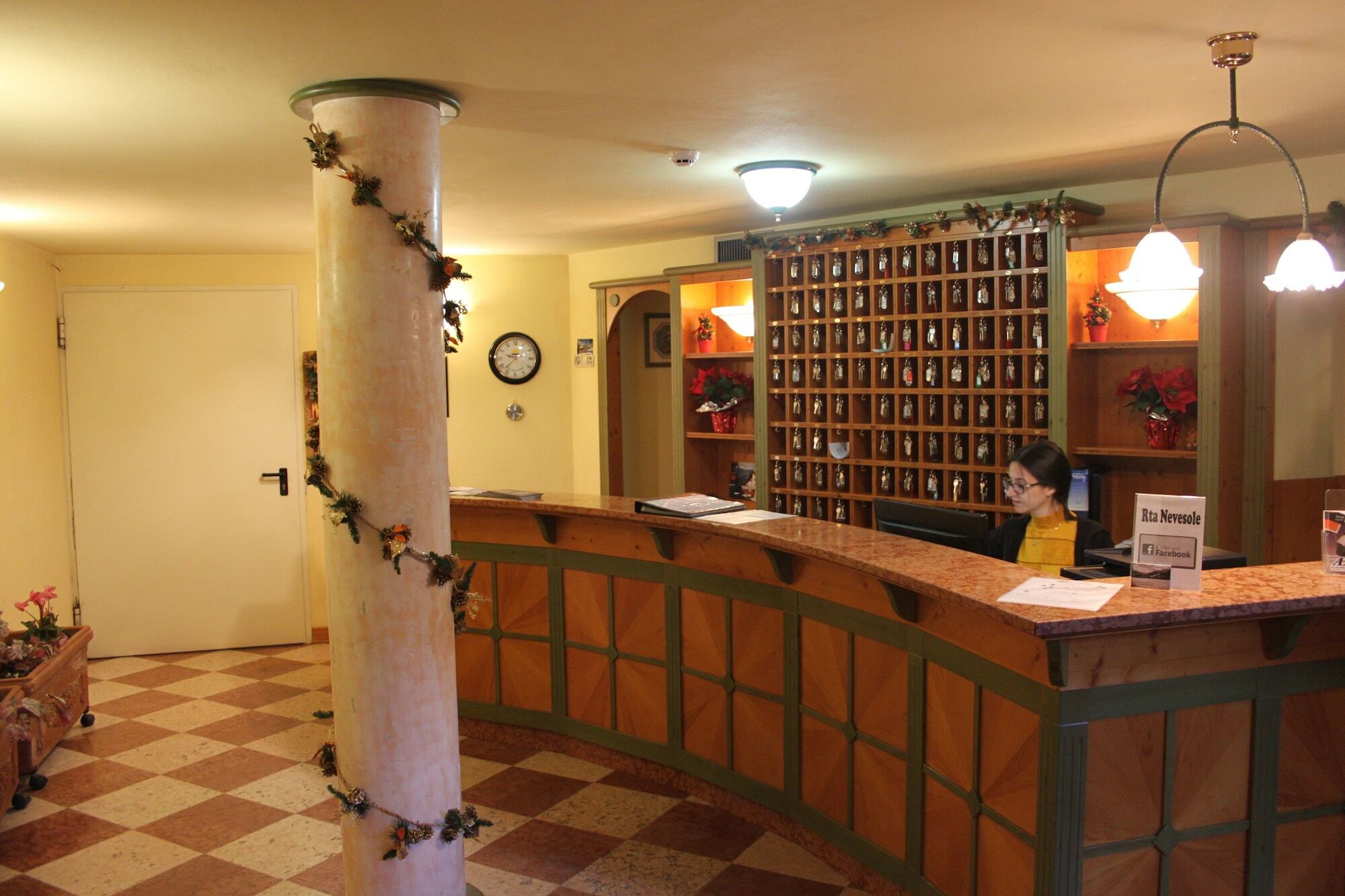 Nevesole Folgarida Resort Aparthotel Bagian luar foto