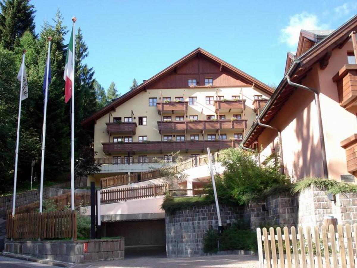 Nevesole Folgarida Resort Aparthotel Bagian luar foto